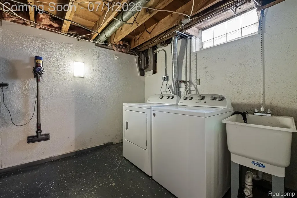 21641 Sussex Street Oak Park City MI 48237