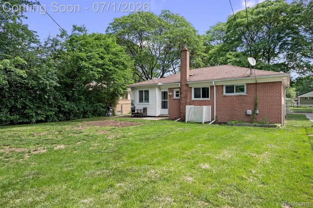 21641 Sussex Street Oak Park City MI 48237