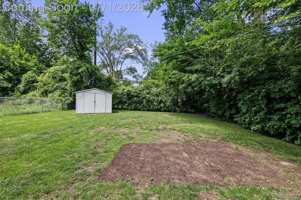 21641 Sussex Street Oak Park City MI 48237