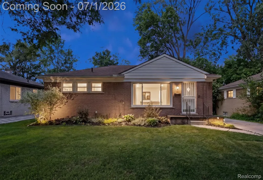 21641 Sussex Street Oak Park City MI 48237