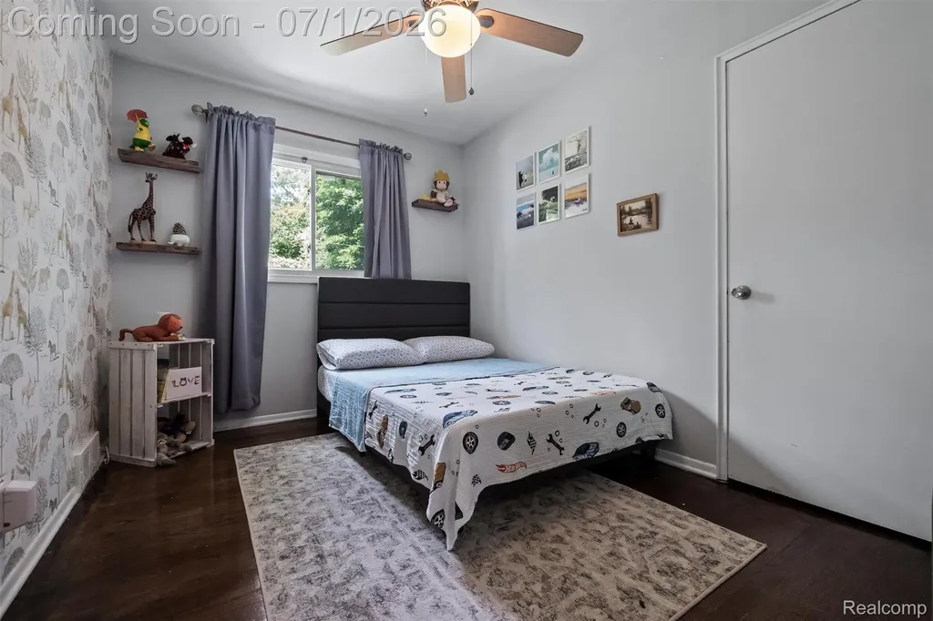 21641 Sussex Street Oak Park City MI 48237