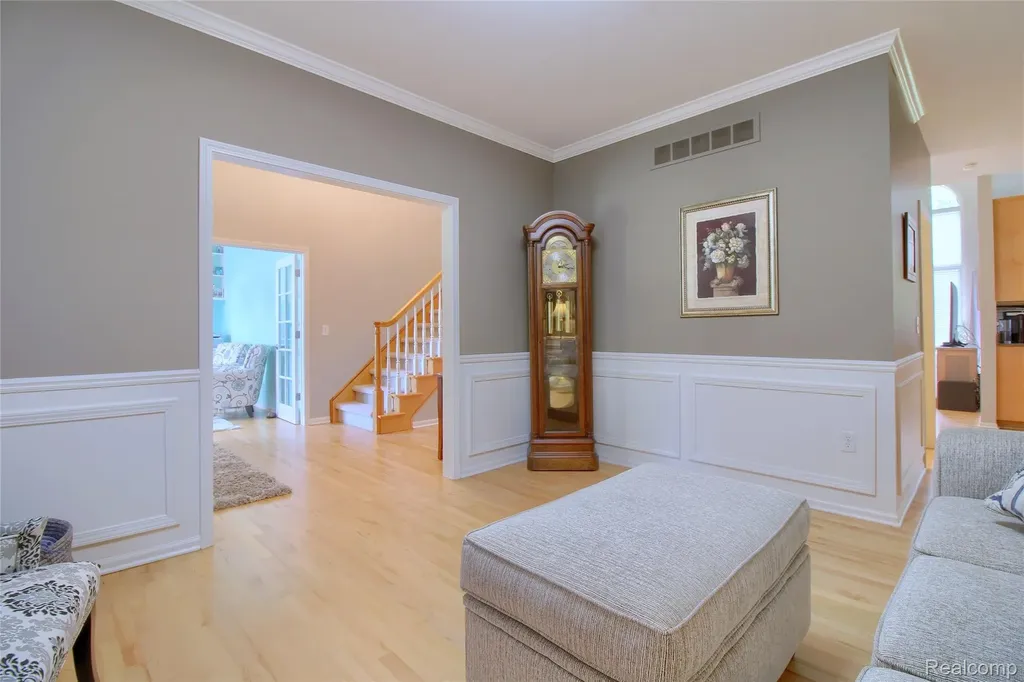 151 Wendover Court Commerce Charter Township MI 48390