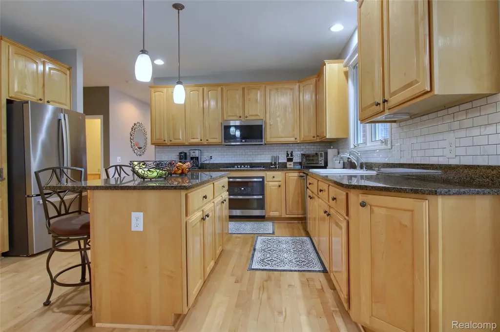 151 Wendover Court Commerce Charter Township MI 48390