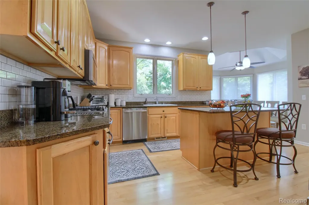 151 Wendover Court Commerce Charter Township MI 48390