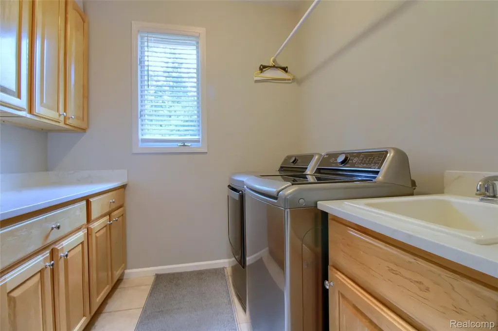 151 Wendover Court Commerce Charter Township MI 48390