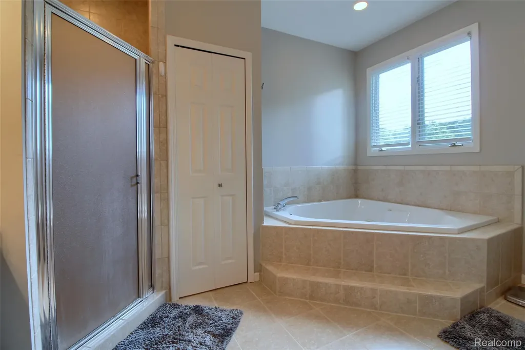 151 Wendover Court Commerce Charter Township MI 48390