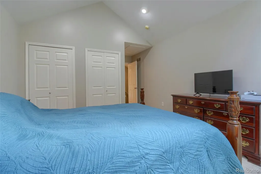 151 Wendover Court Commerce Charter Township MI 48390