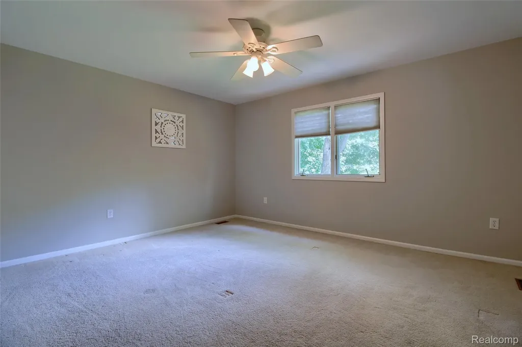 151 Wendover Court Commerce Charter Township MI 48390