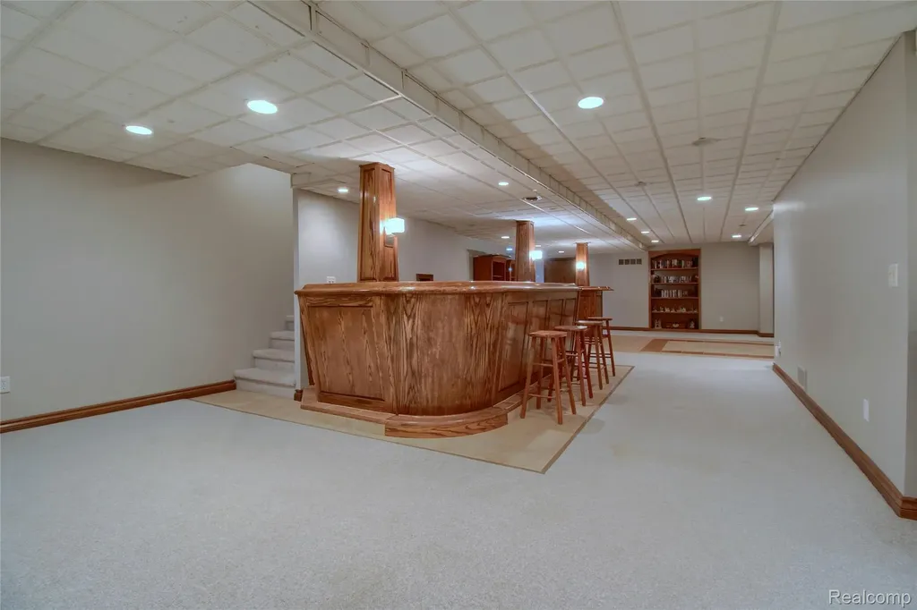 151 Wendover Court Commerce Charter Township MI 48390