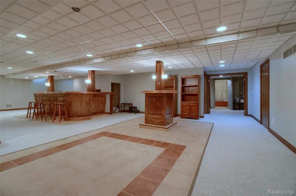 151 Wendover Court Commerce Charter Township MI 48390