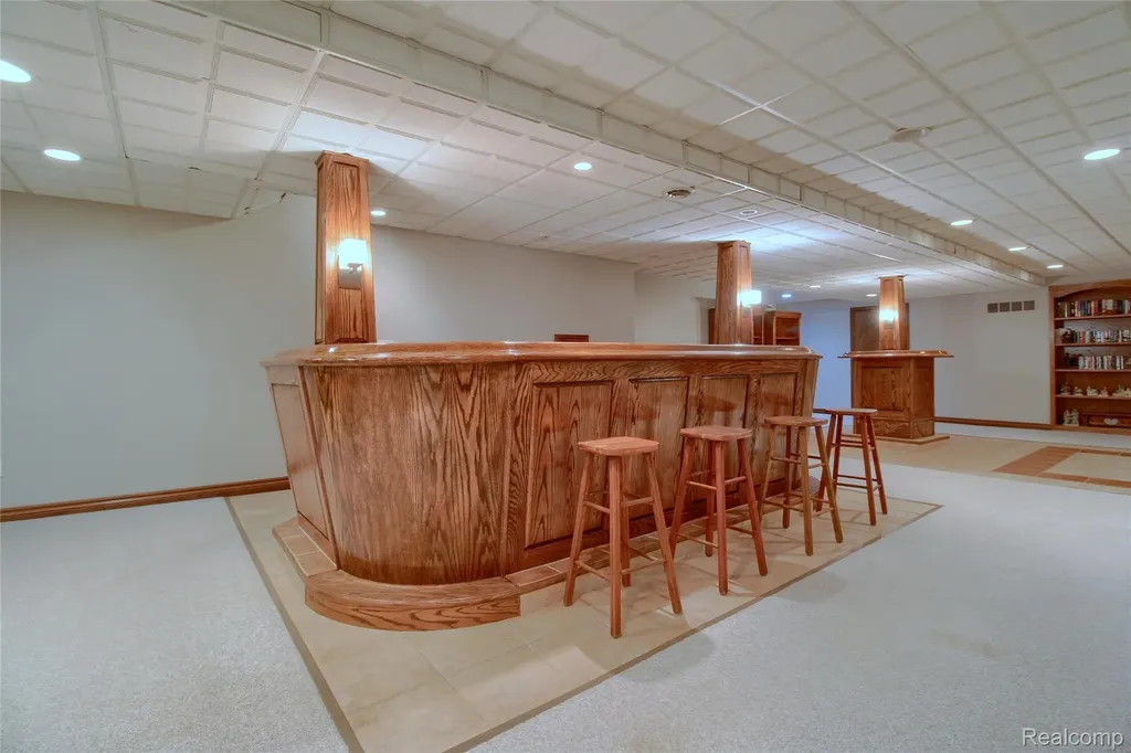 151 Wendover Court Commerce Charter Township MI 48390