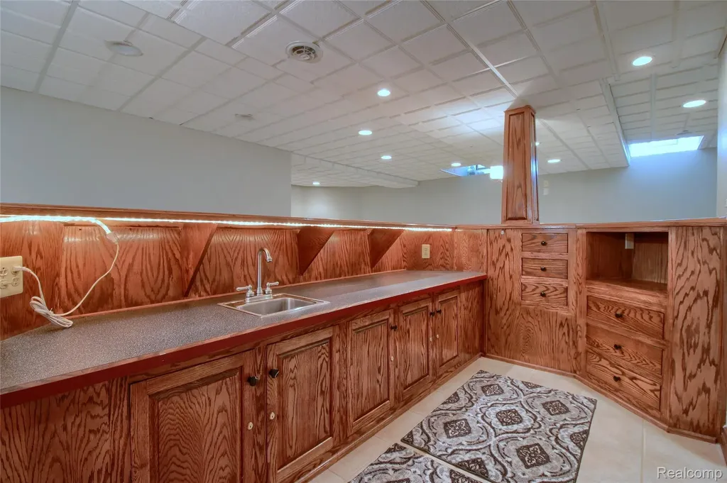 151 Wendover Court Commerce Charter Township MI 48390