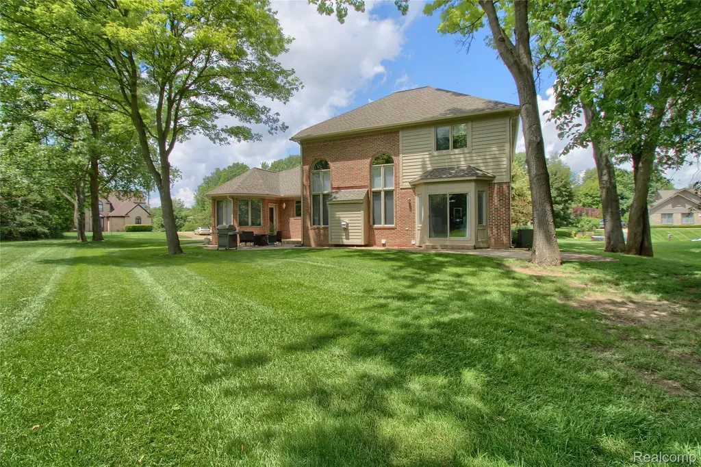 151 Wendover Court Commerce Charter Township MI 48390