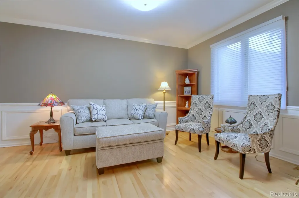 151 Wendover Court Commerce Charter Township MI 48390