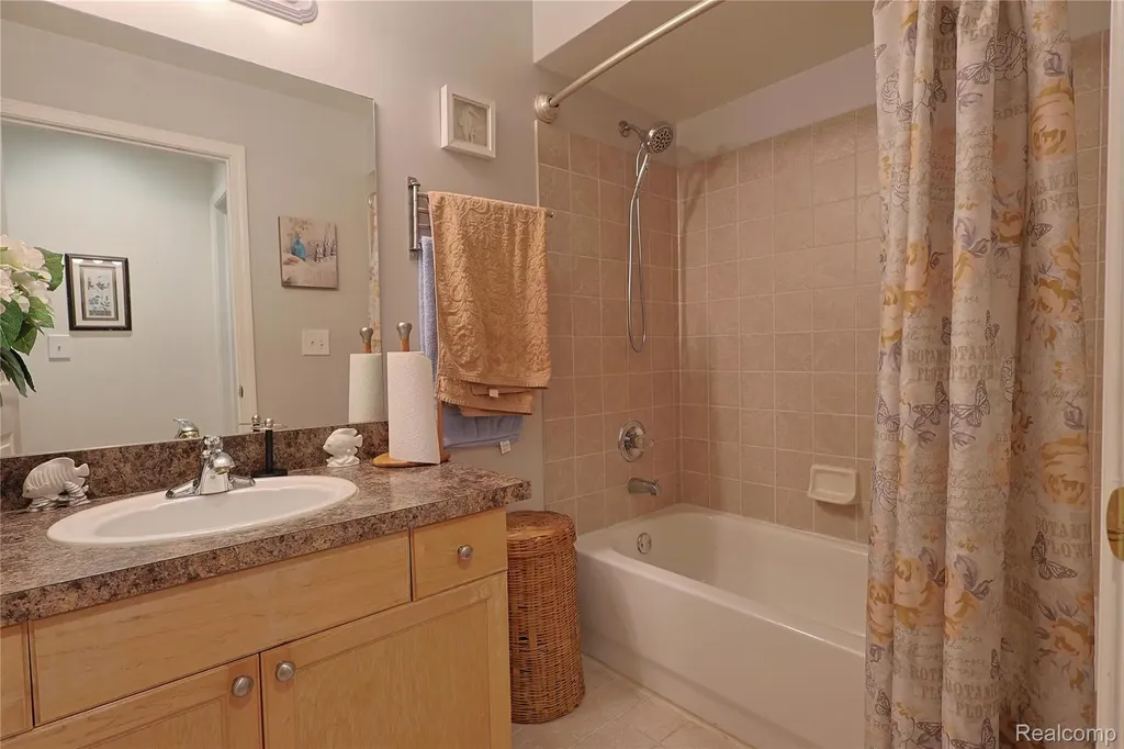 3581 Oakmonte Boulevard Oakland Charter Township MI 48306