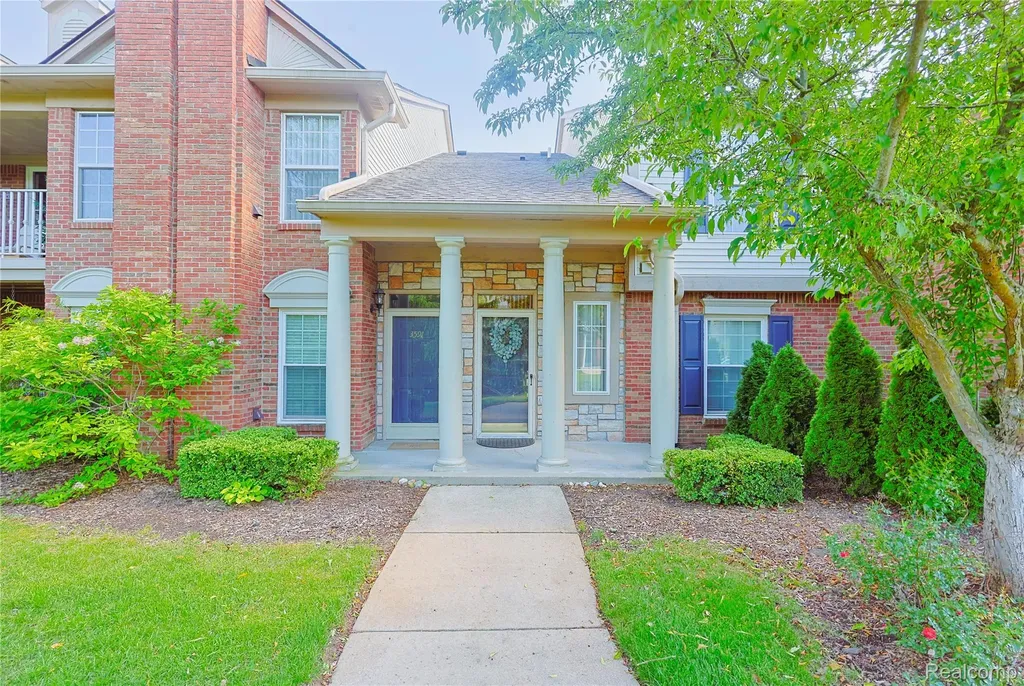 3581 Oakmonte Boulevard Oakland Charter Township MI 48306