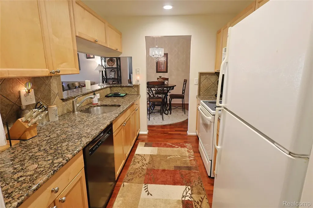 3581 Oakmonte Boulevard Oakland Charter Township MI 48306