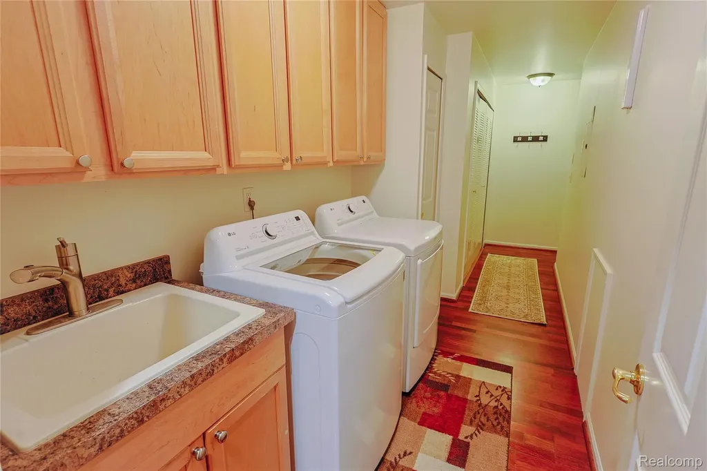 3581 Oakmonte Boulevard Oakland Charter Township MI 48306