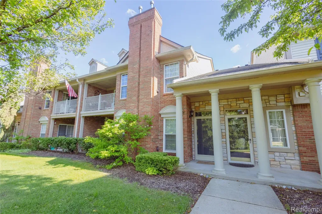 3581 Oakmonte Boulevard Oakland Charter Township MI 48306