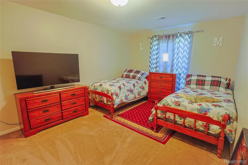 3581 Oakmonte Boulevard Oakland Charter Township MI 48306