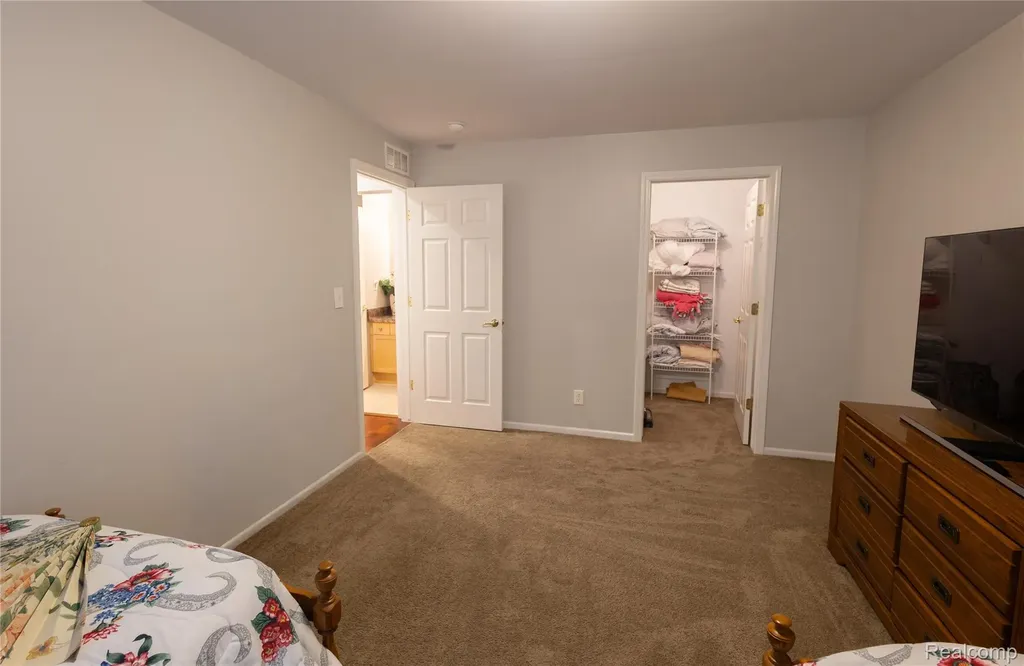 3581 Oakmonte Boulevard Oakland Charter Township MI 48306