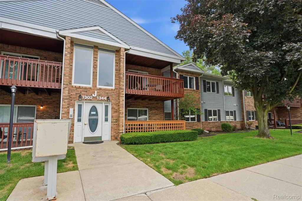 1326 Shoemaker Drive Westland City MI 48185
