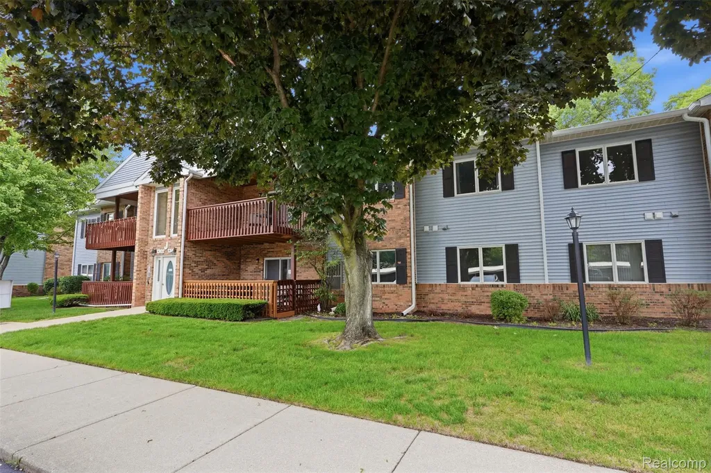 1326 Shoemaker Drive Westland City MI 48185