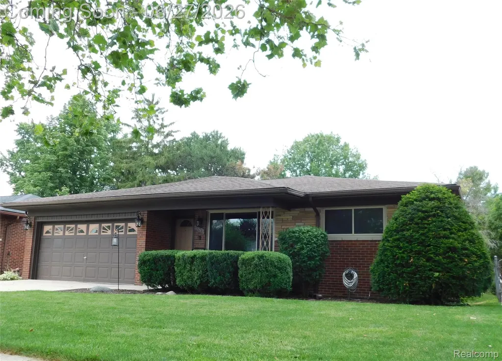 30804 Dover Avenue Warren City MI 48088