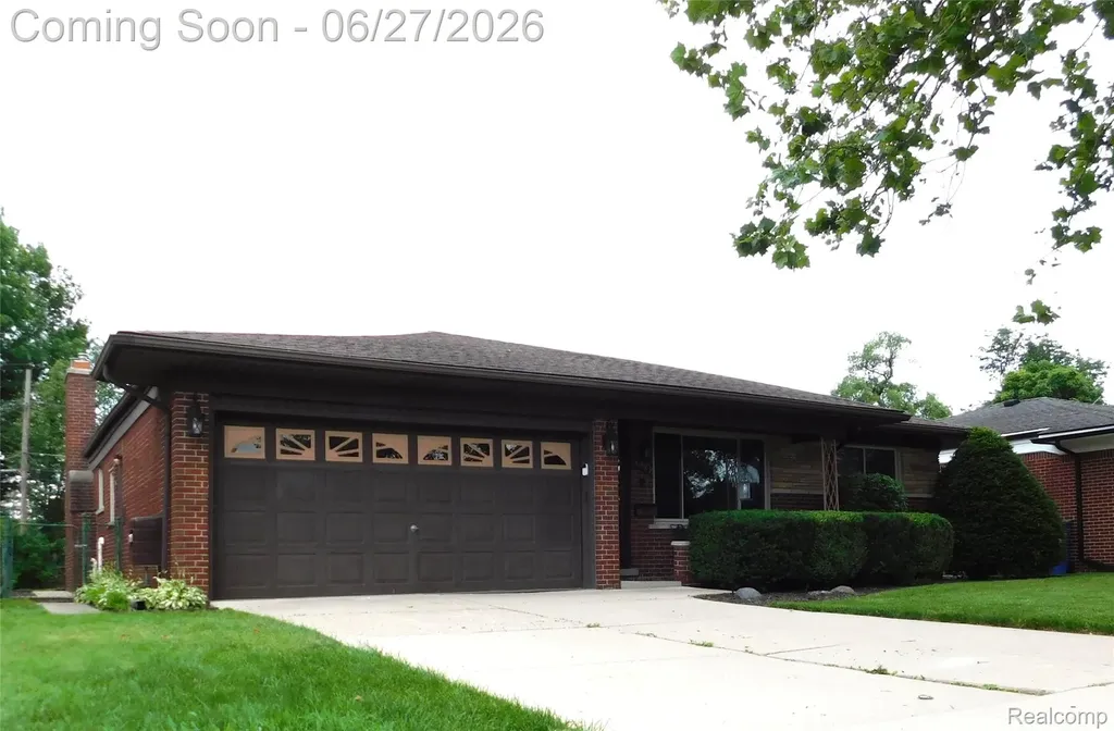 30804 Dover Avenue Warren City MI 48088