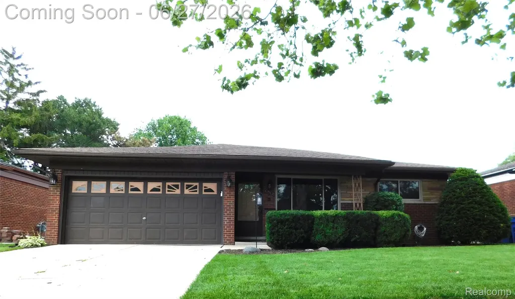 30804 Dover Avenue Warren City MI 48088