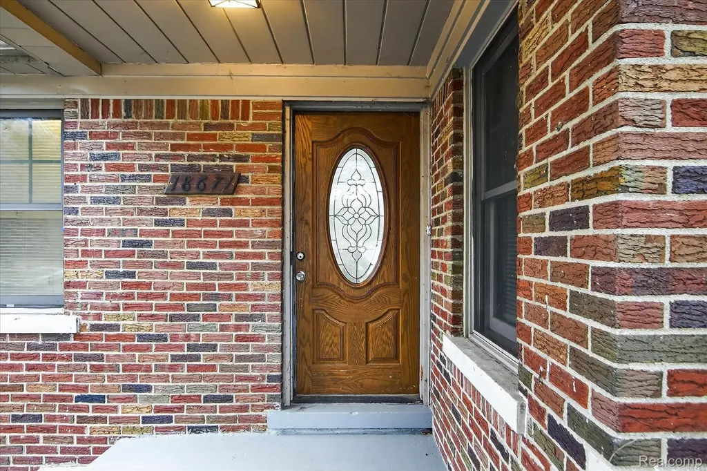 18671 Huntington Avenue Harper Woods City MI 48225