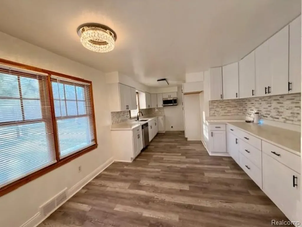 18671 Huntington Avenue Harper Woods City MI 48225
