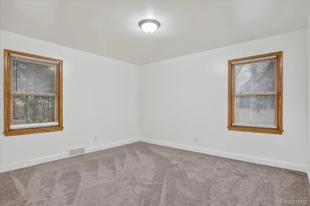 18671 Huntington Avenue Harper Woods City MI 48225