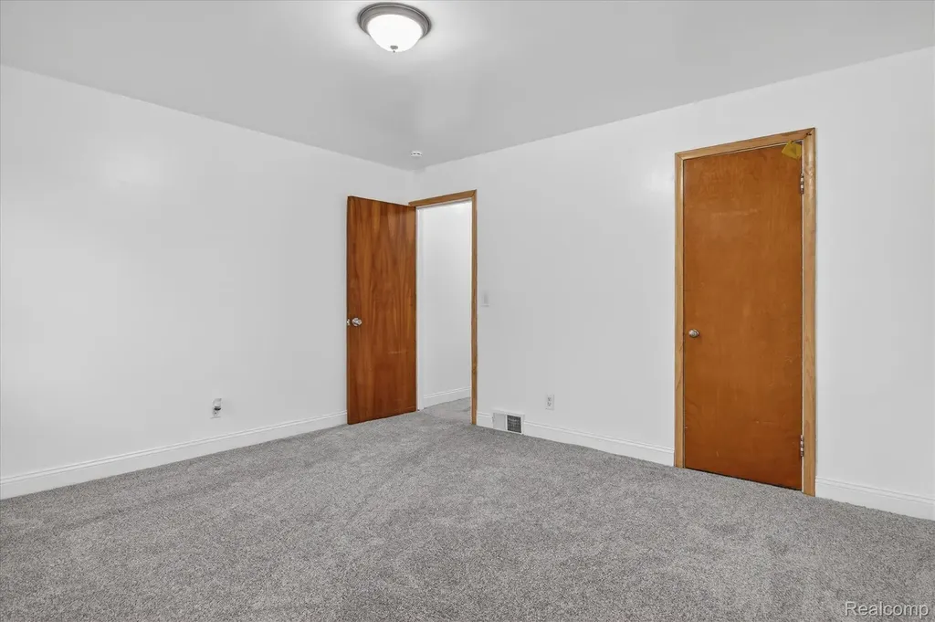 18671 Huntington Avenue Harper Woods City MI 48225