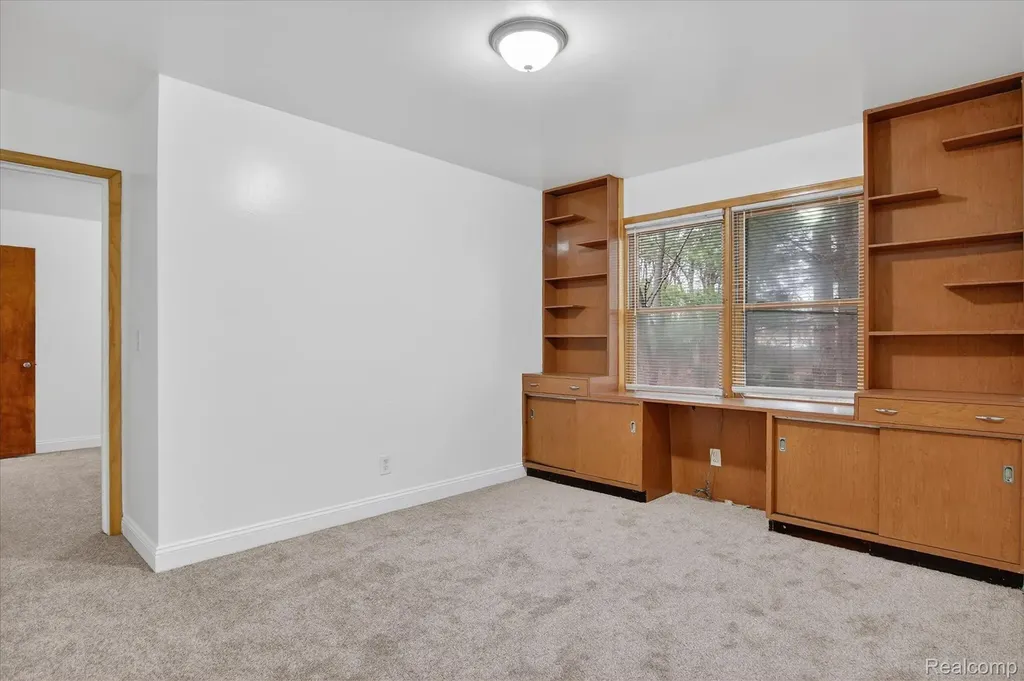18671 Huntington Avenue Harper Woods City MI 48225