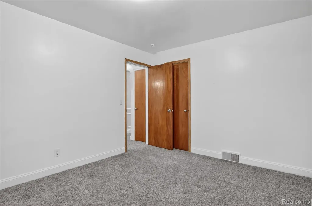 18671 Huntington Avenue Harper Woods City MI 48225