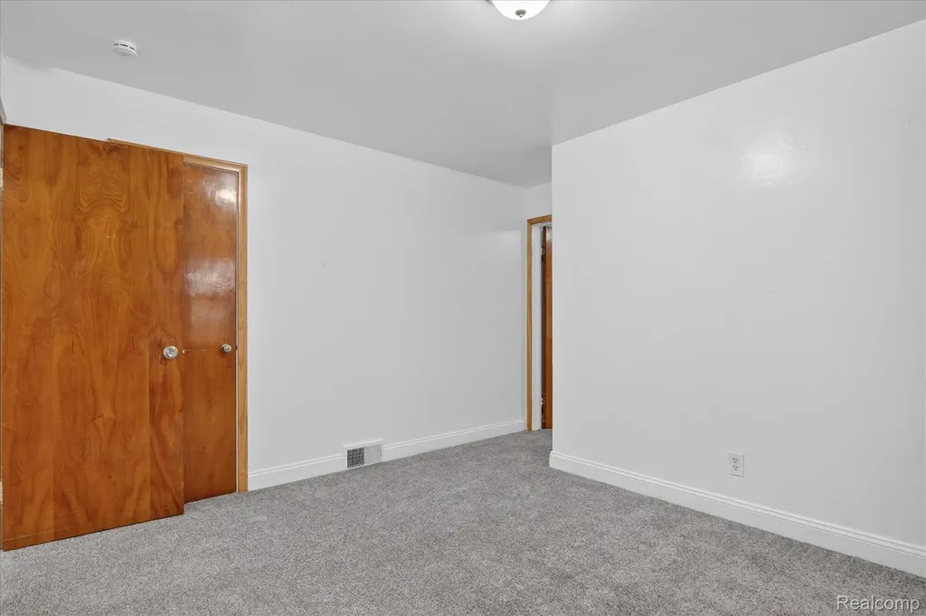 18671 Huntington Avenue Harper Woods City MI 48225