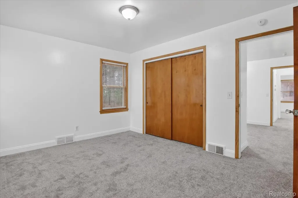 18671 Huntington Avenue Harper Woods City MI 48225