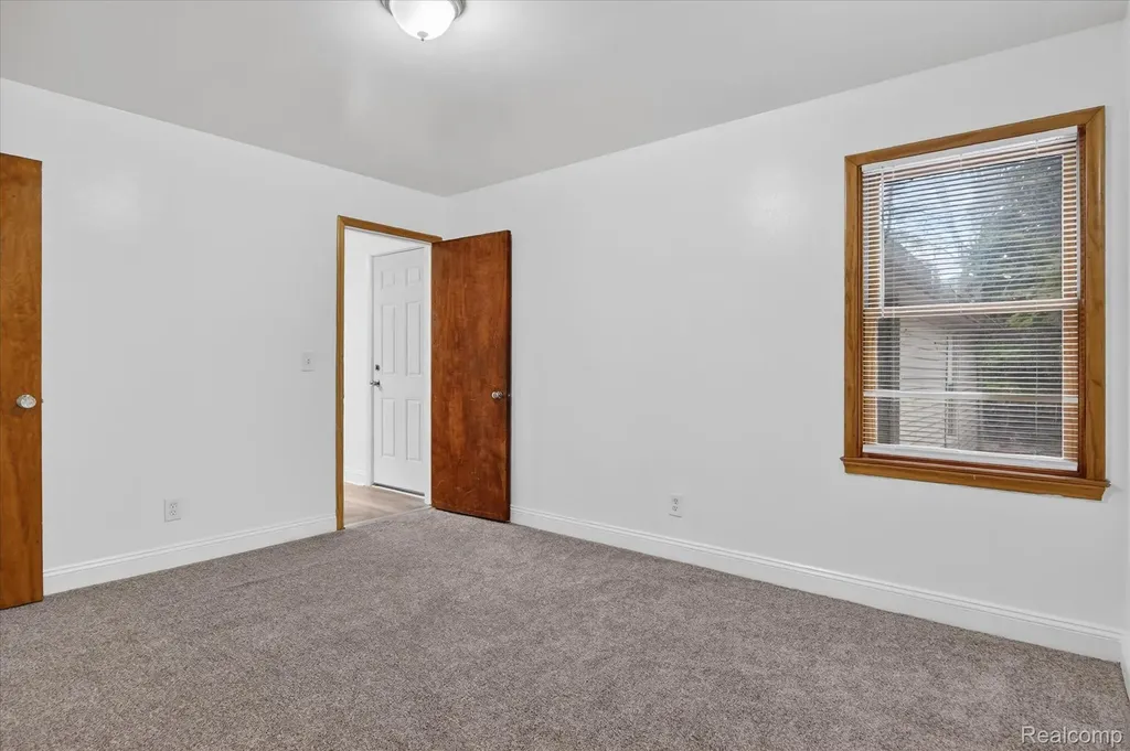 18671 Huntington Avenue Harper Woods City MI 48225