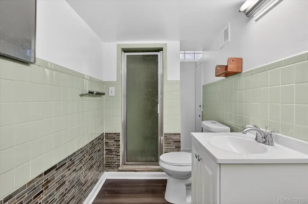 18671 Huntington Avenue Harper Woods City MI 48225