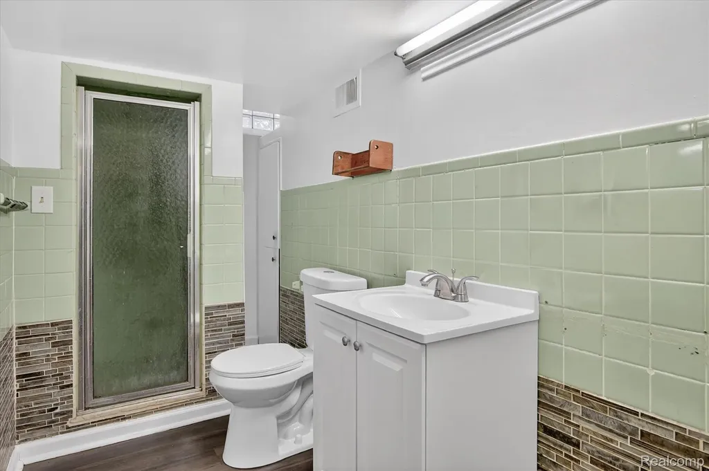 18671 Huntington Avenue Harper Woods City MI 48225
