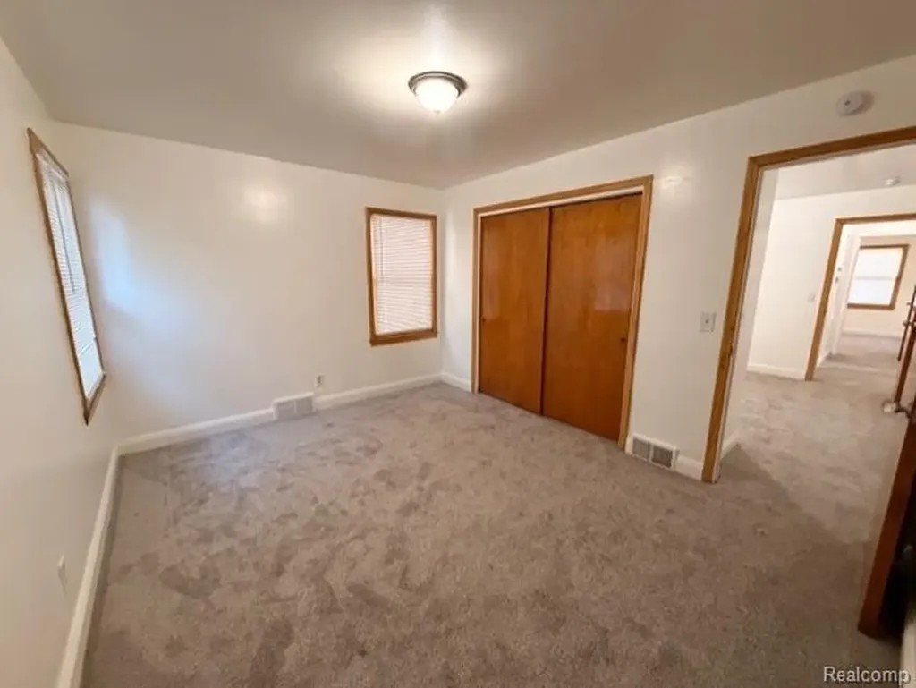 18671 Huntington Avenue Harper Woods City MI 48225