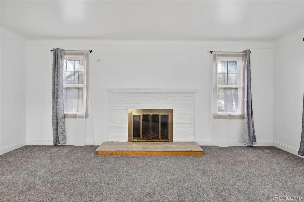 18671 Huntington Avenue Harper Woods City MI 48225