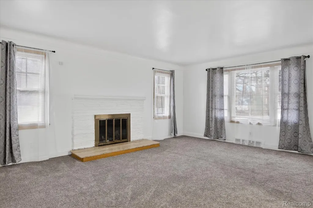 18671 Huntington Avenue Harper Woods City MI 48225