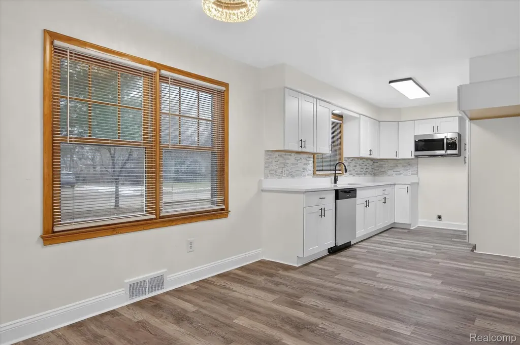 18671 Huntington Avenue Harper Woods City MI 48225