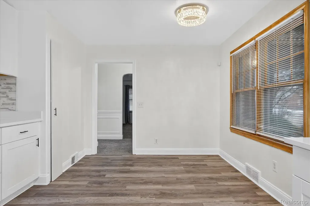 18671 Huntington Avenue Harper Woods City MI 48225