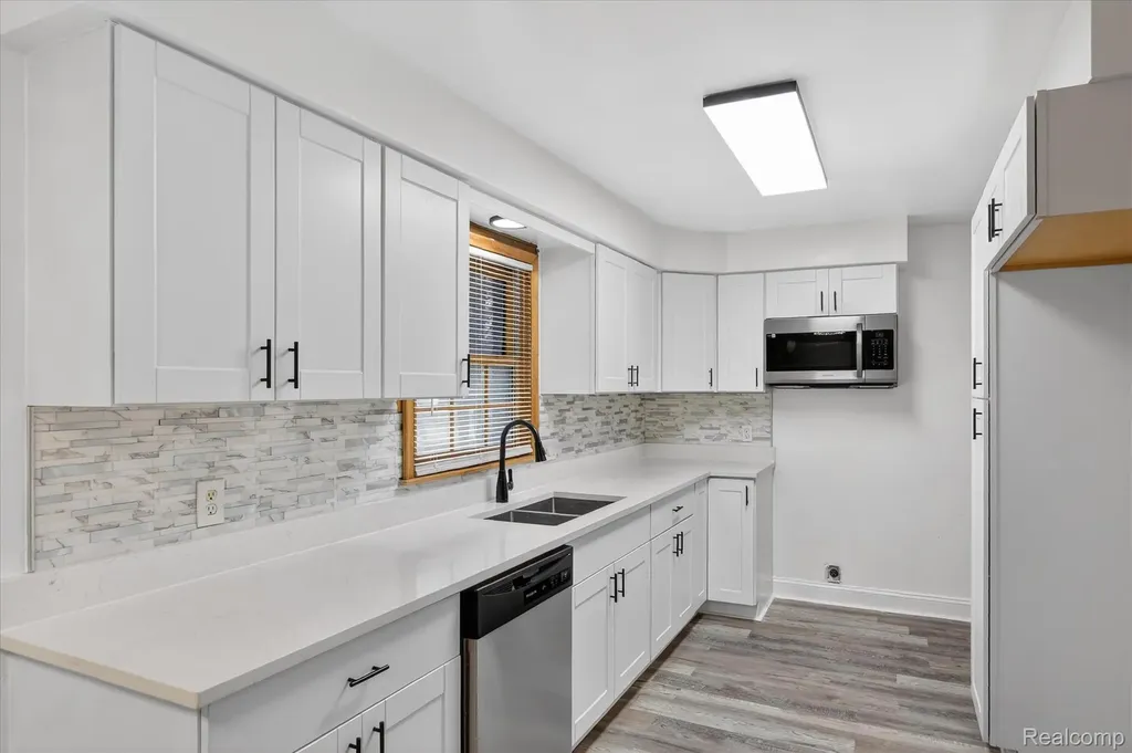 18671 Huntington Avenue Harper Woods City MI 48225