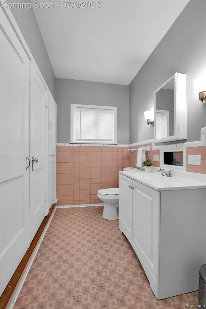 60 Mclean Street Highland Park City MI 48203