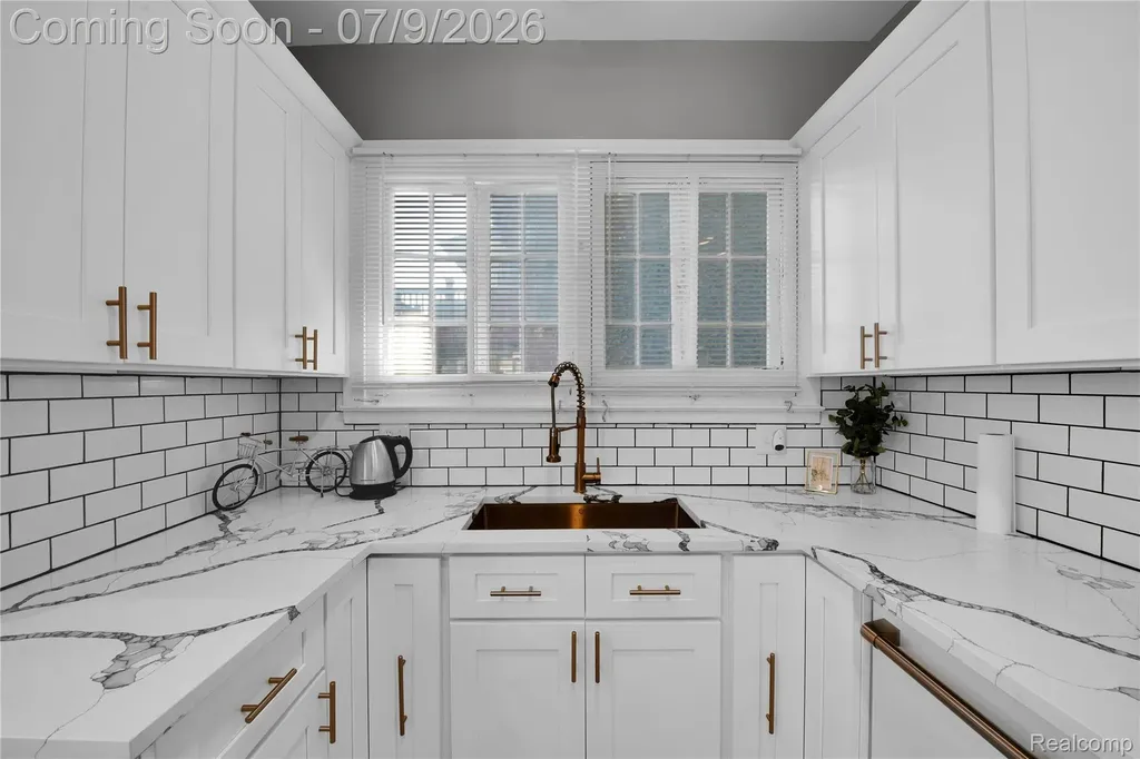 60 Mclean Street Highland Park City MI 48203