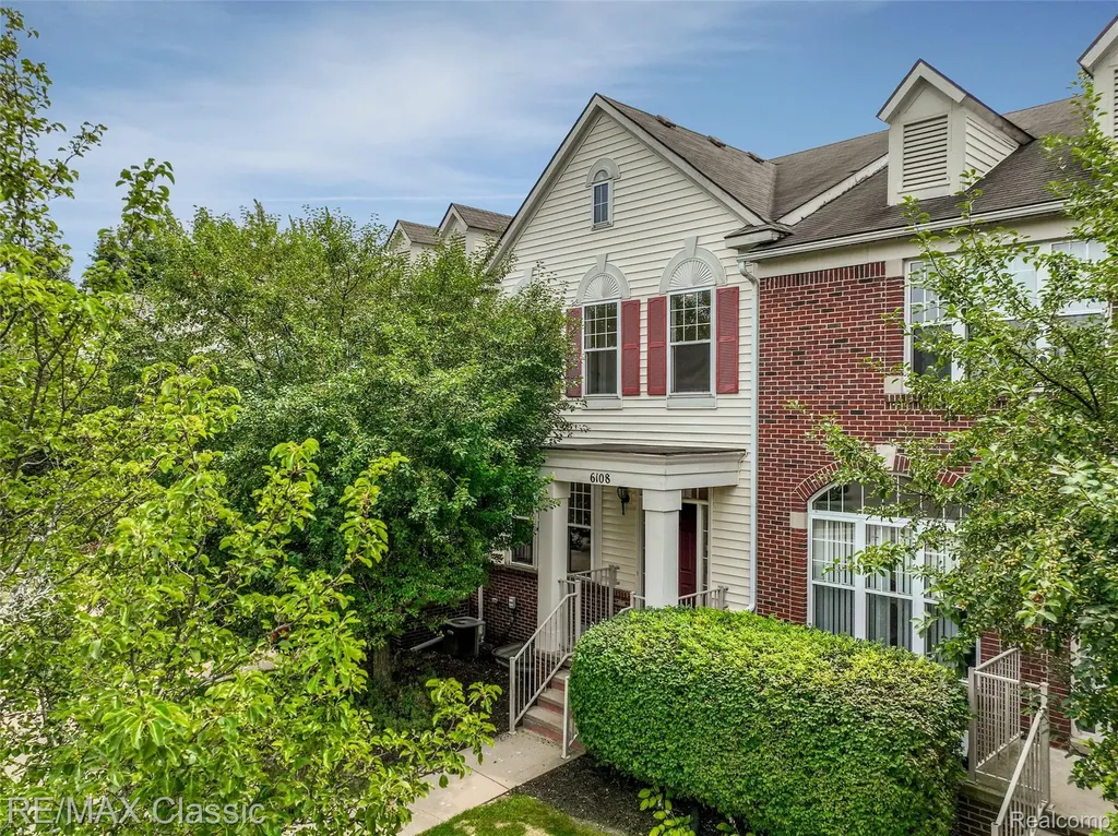 6108 Heron Hills Drive Wolverine Lake Village MI 48390